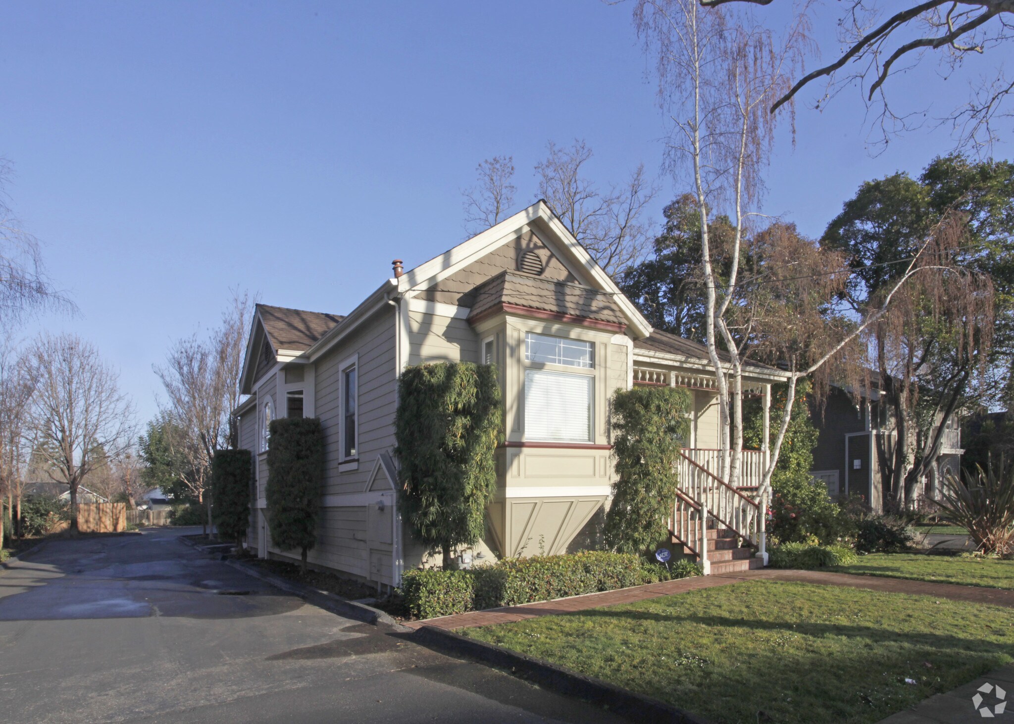 967 W Hedding St, San Jose, CA à louer Photo principale– Image 1 sur 6