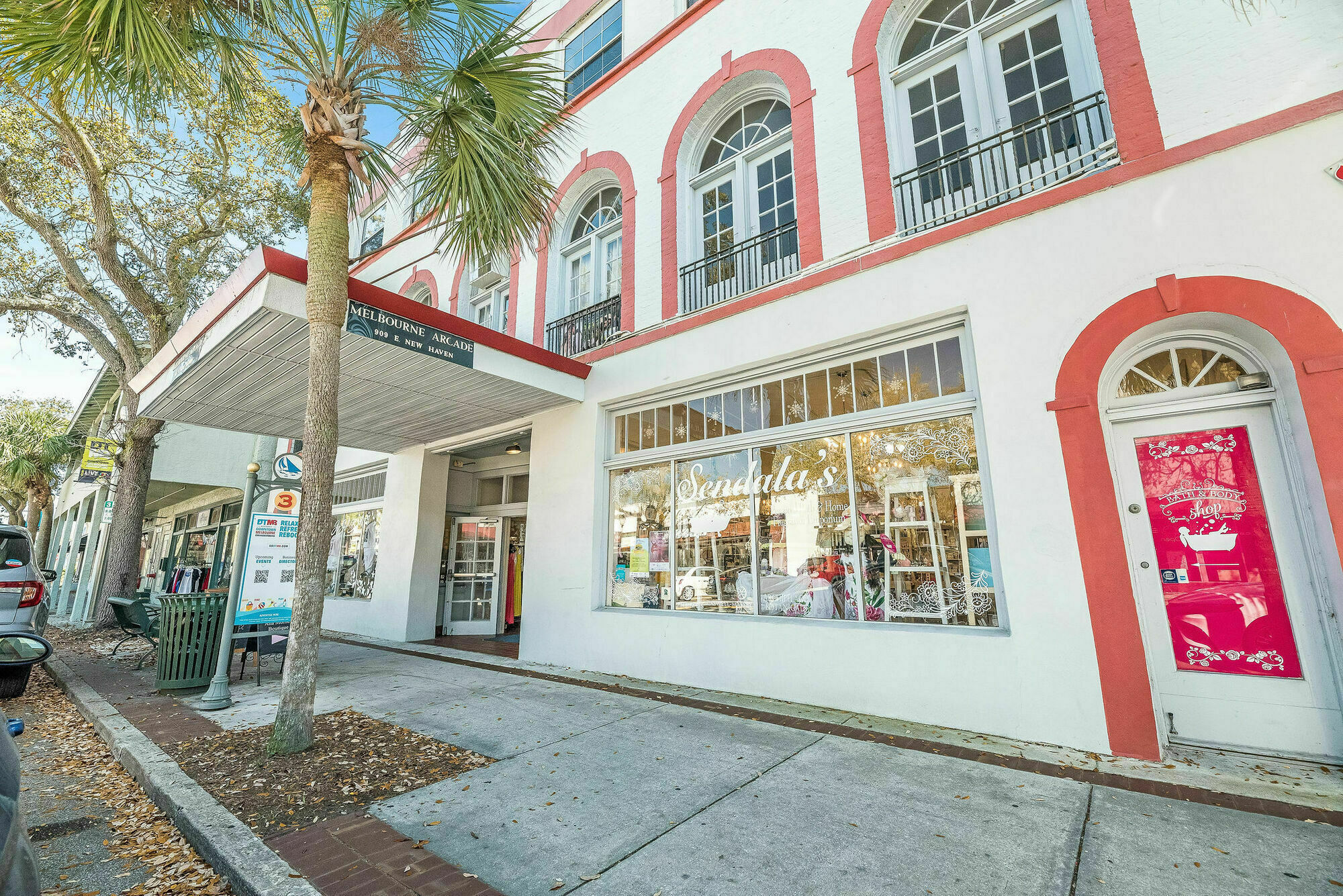 909 E New Haven Ave, Melbourne, FL à louer Photo de l’immeuble– Image 1 sur 27