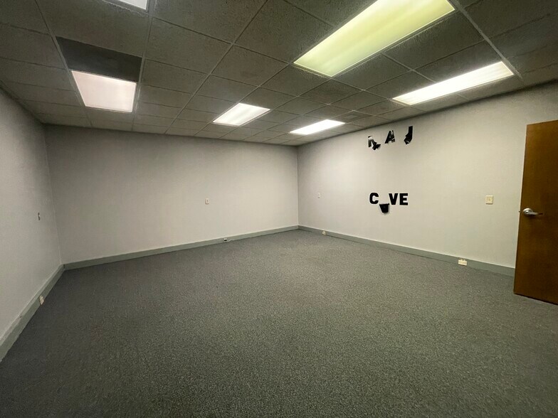 2401 Fairlane Dr, Montgomery, AL à vendre - Photo de l’immeuble – Image 3 sur 10