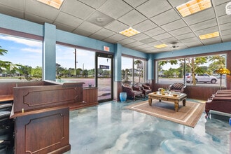 2095 NW Federal Hwy, Stuart, FL à vendre Photo intérieure– Image 2 sur 11