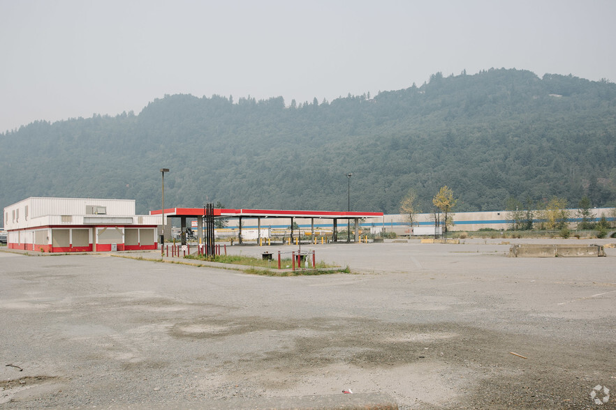 7985 Lickman Rd, Chilliwack, BC à vendre - Photo de l’immeuble – Image 2 sur 2