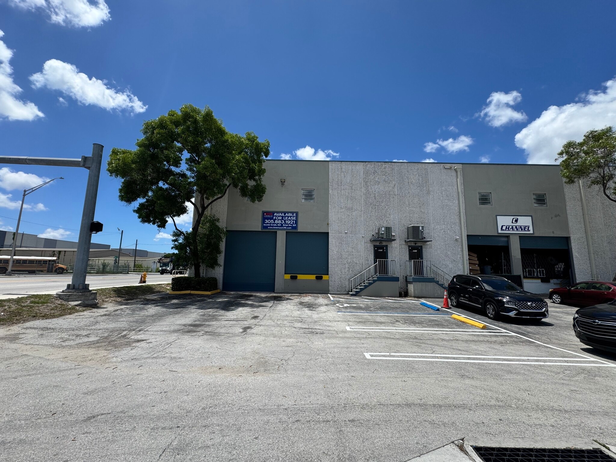 8700-8796 NW 100th St, Medley, FL à louer Photo de l’immeuble– Image 1 sur 19