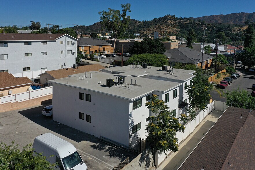 7323 Valmont St, Tujunga, CA à vendre - Photo de l’immeuble – Image 2 sur 11