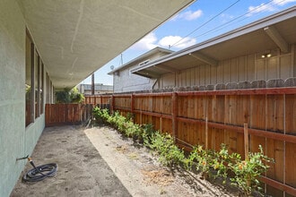 330 S Fairmont Ave, Lodi, CA à louer Photo intérieure– Image 2 sur 7