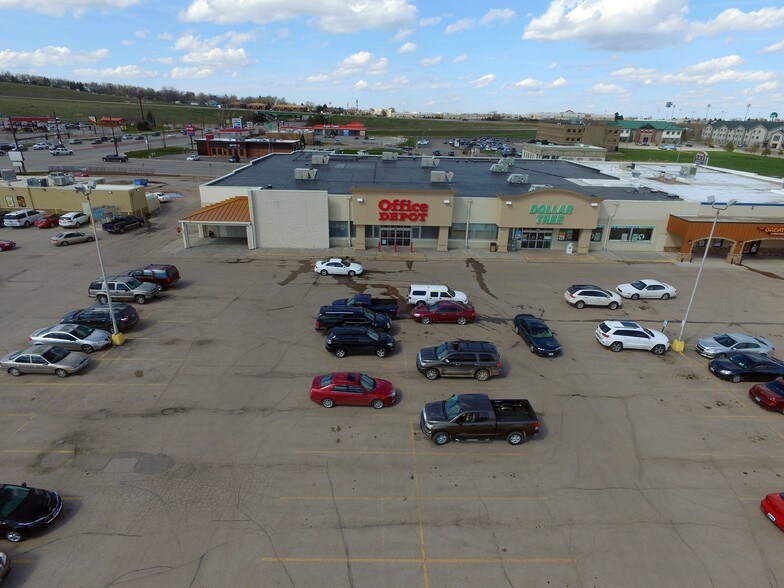 2005 S Douglas Hwy, Gillette, WY à louer - Photo principale – Image 1 sur 3