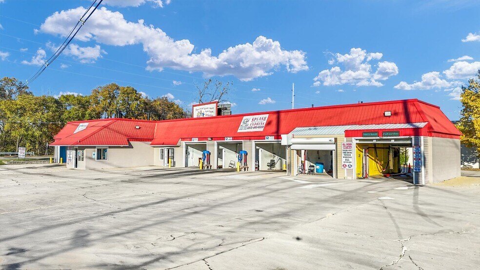 501 E University Ave, Urbana, IL à vendre - Photo de l’immeuble – Image 2 sur 39