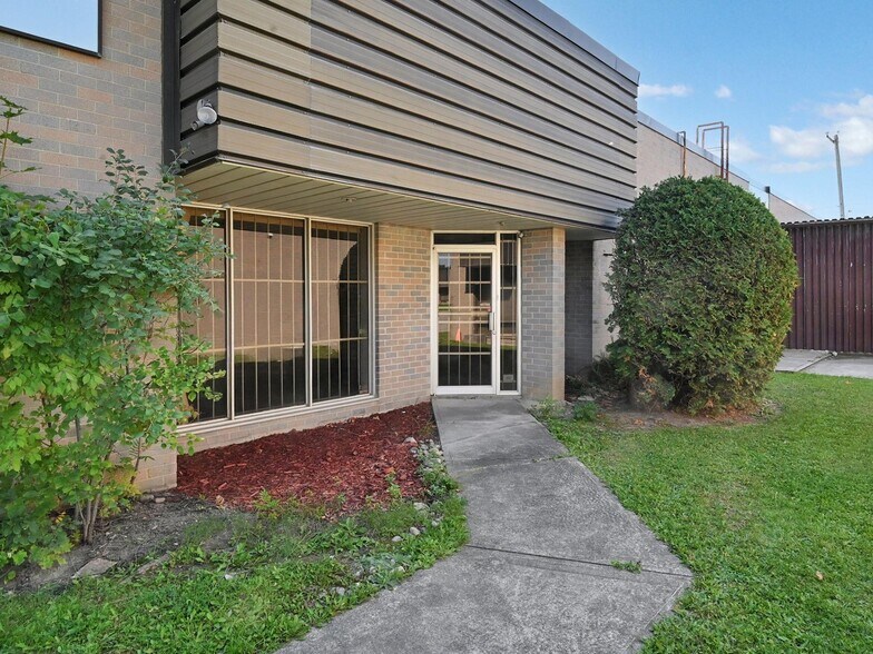 1291 Matheson Blvd E, Mississauga, ON à vendre - Photo de l’immeuble – Image 3 sur 14