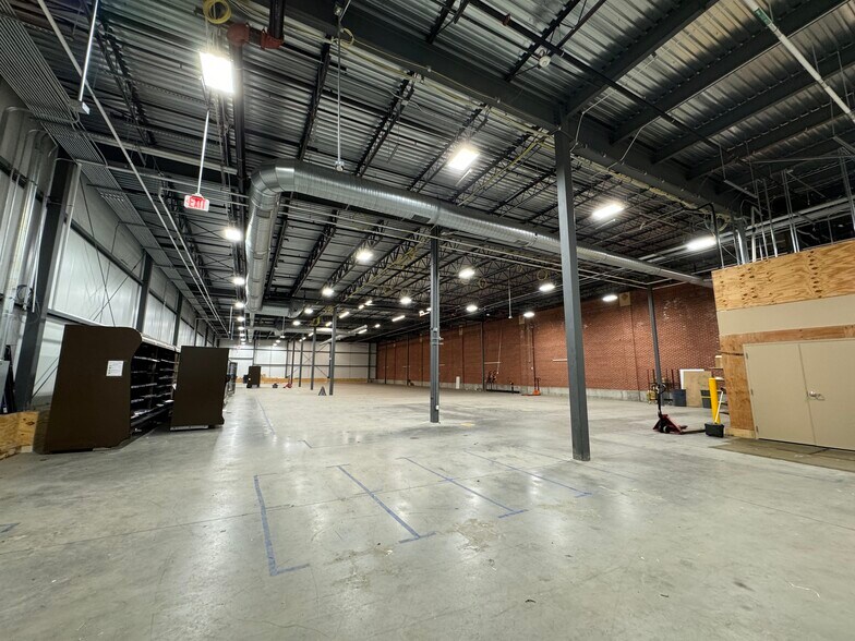 650 Memorial Dr, Chicopee, MA à louer - Photo intérieure – Image 3 sur 15