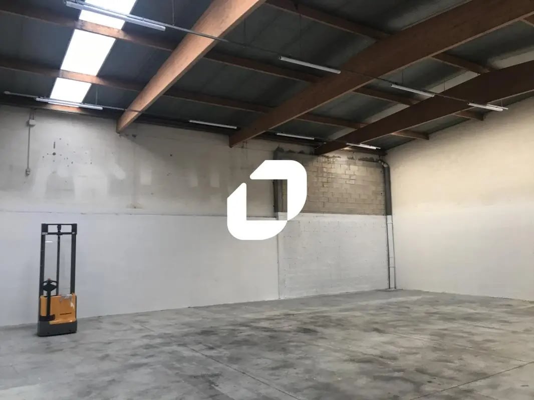 Local d’activités dans Émerainville à louer Photo intérieure– Image 1 sur 4