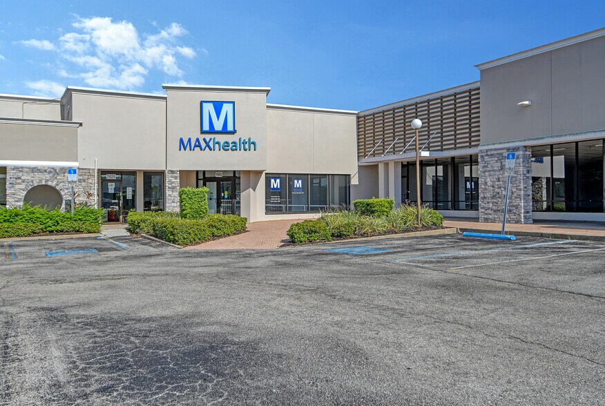 7409-7461 Manatee Ave W, Bradenton, FL à vendre - Photo de l’immeuble – Image 2 sur 2