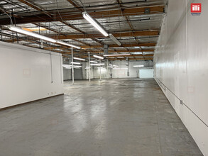 24773 Avenue Rockefeller, Valencia, CA à louer Photo de l’immeuble– Image 1 sur 11