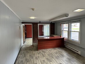 36 Lake Avenue Ext, Danbury, CT à vendre Photo intérieure– Image 2 sur 15