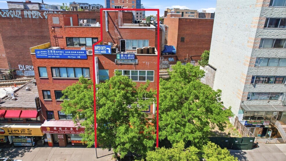 136-21 41st Ave, Flushing, NY à vendre - Photo de l’immeuble – Image 2 sur 56