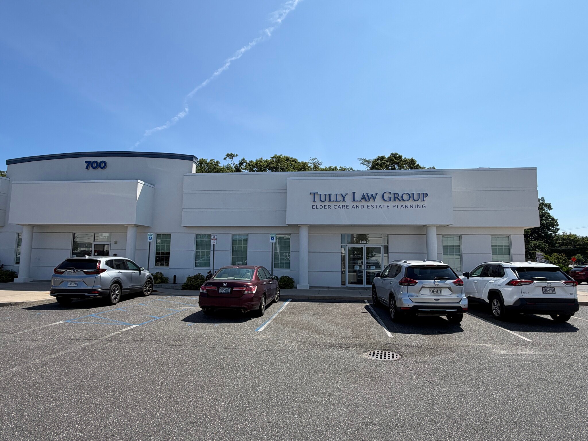 700 Old Country Rd, Riverhead, NY à louer Photo de l’immeuble– Image 1 sur 6