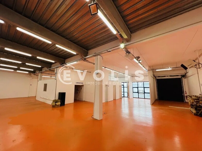Bureau dans Croissy-Beaubourg à louer - Photo de l’immeuble – Image 1 sur 12