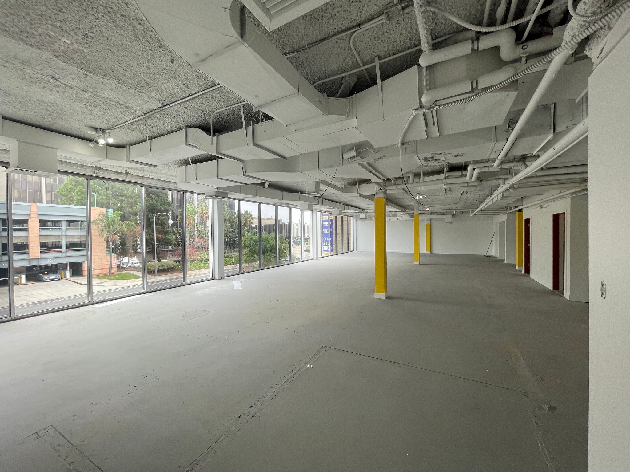611 Civic Center Dr W, Santa Ana, CA à louer Photo intérieure– Image 1 sur 7