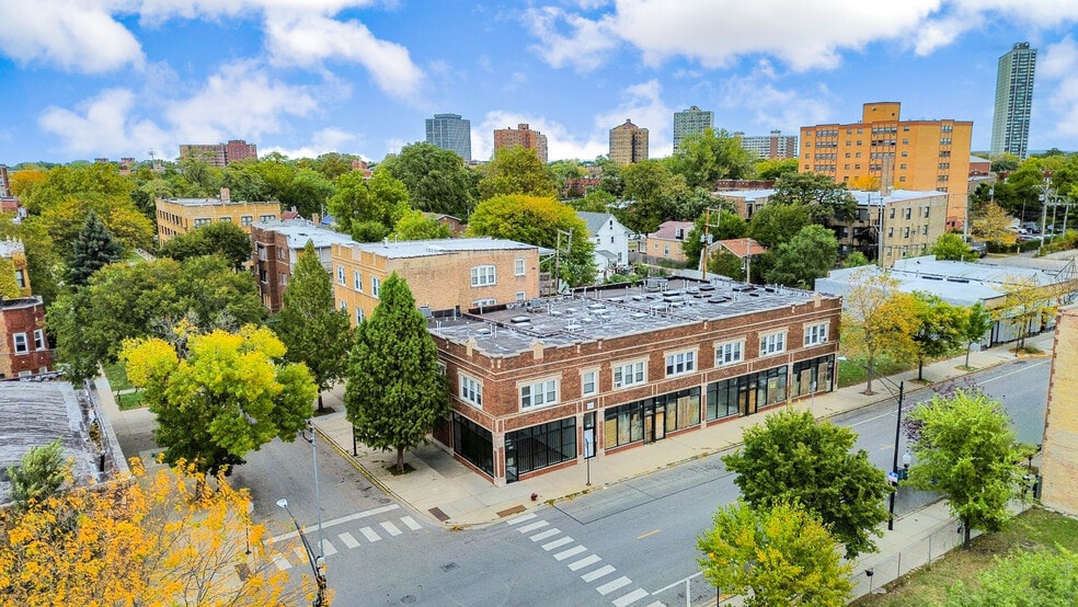 2440 E 75th St, Chicago, IL à vendre - Photo de l’immeuble – Image 1 sur 5