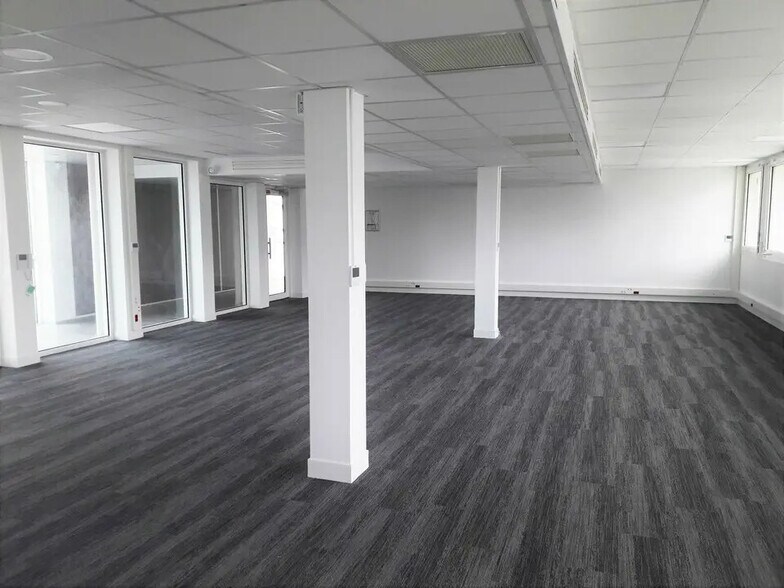 Bureau dans Rouen à louer - Photo de l’immeuble – Image 3 sur 13