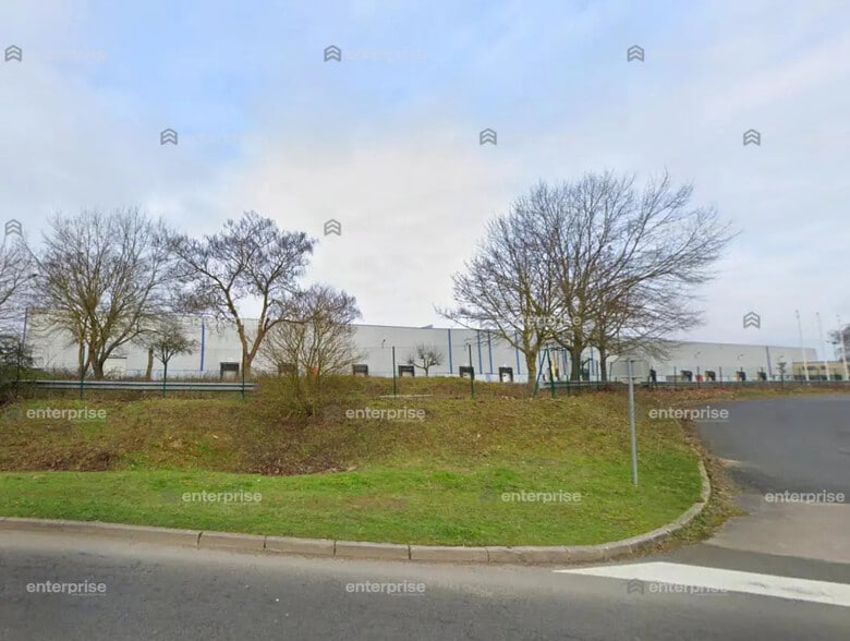 Industriel/Logistique dans Allonne à louer - Photo de l’immeuble – Image 3 sur 3