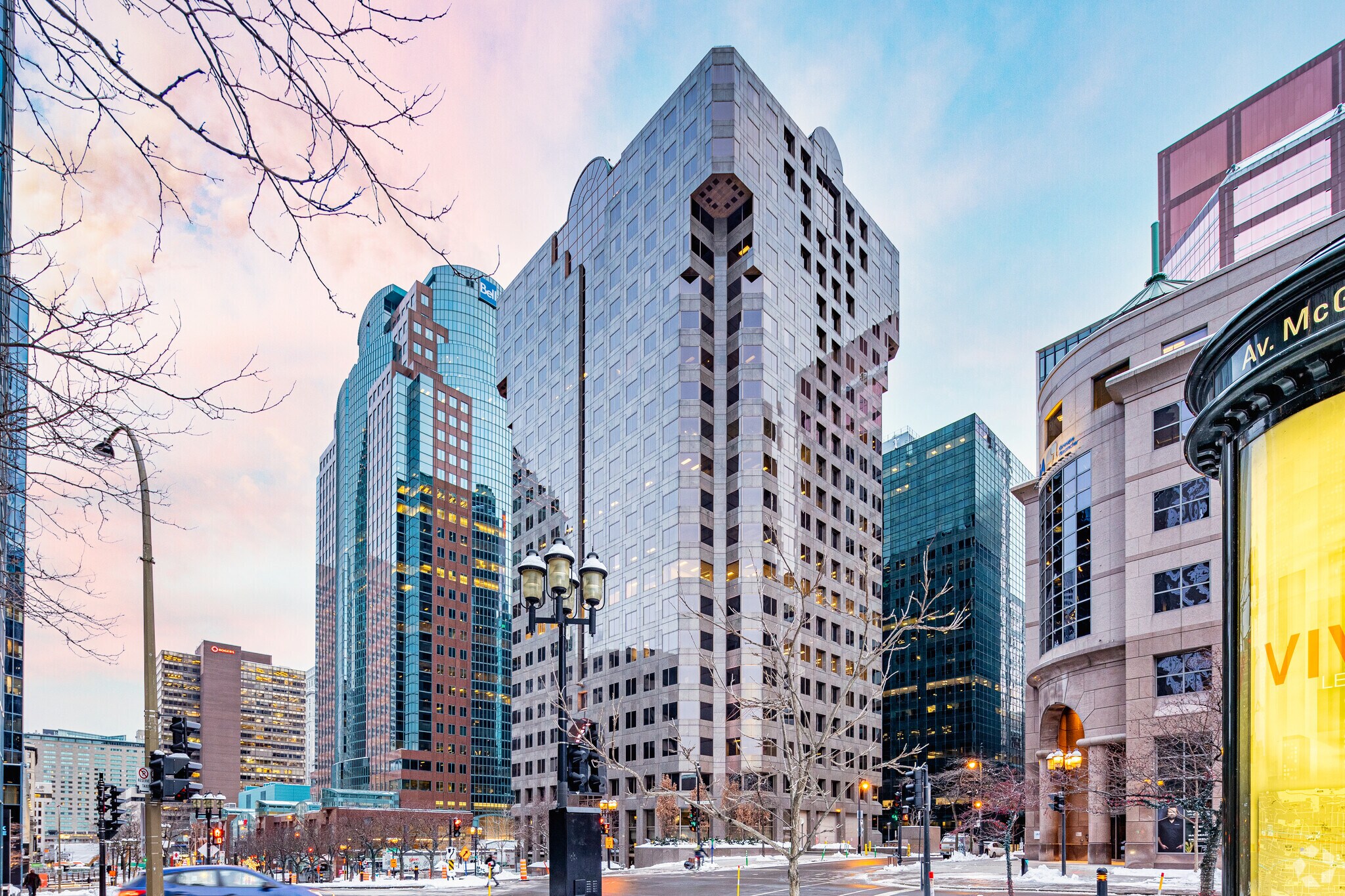 2000 Av McGill College, Montréal, QC à louer Photo de l’immeuble– Image 1 sur 18