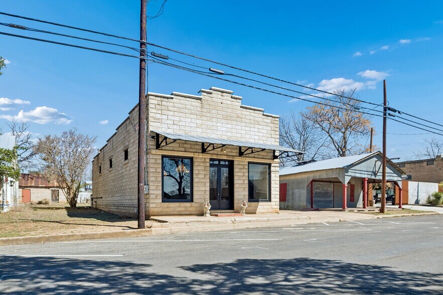 606 High St, Comfort, TX à vendre - Photo de l’immeuble – Image 3 sur 16