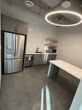 889 Howell Mill Rd, Atlanta, GA à louer Photo de l’immeuble– Image 2 sur 5