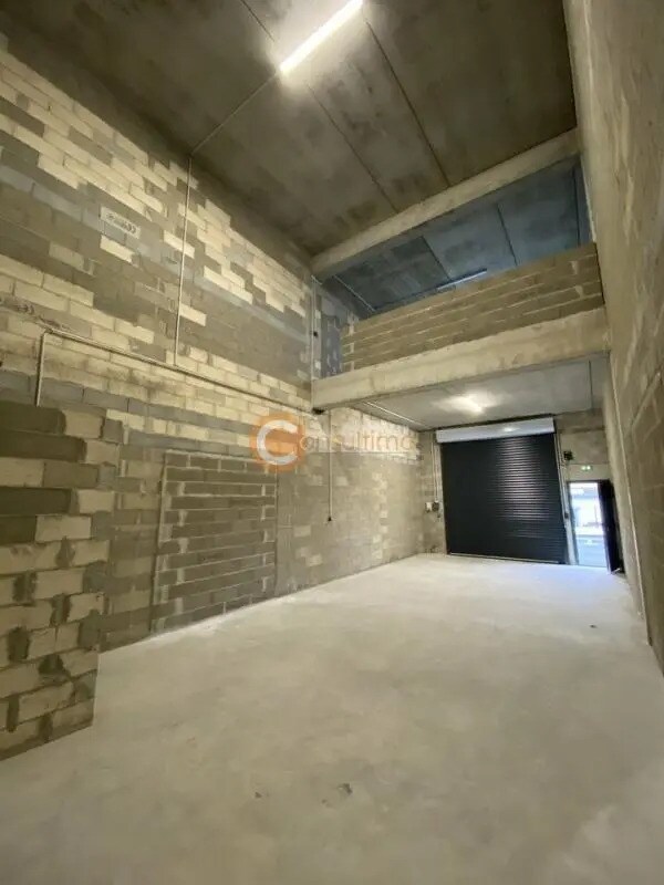 Bureau dans Ambarès-et-Lagrave à louer Photo de l’immeuble– Image 1 sur 8