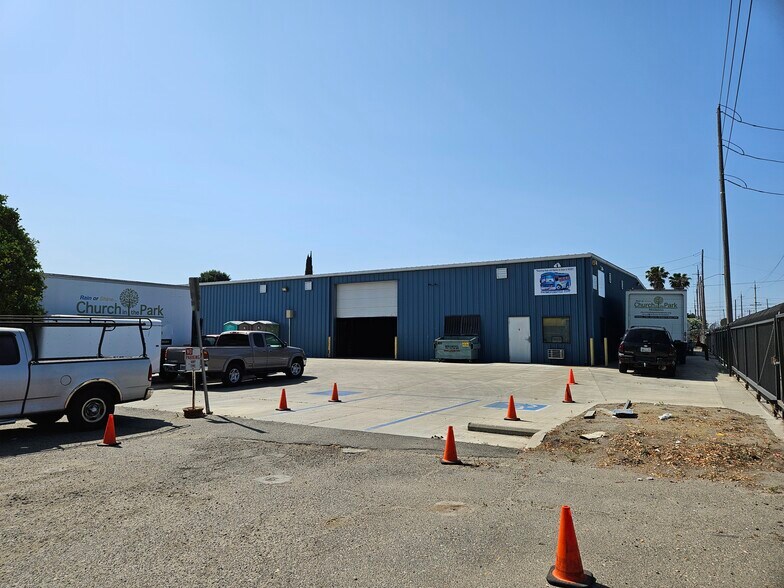 236 S Santa Cruz Ave, Modesto, CA à louer - Photo de l’immeuble – Image 3 sur 7