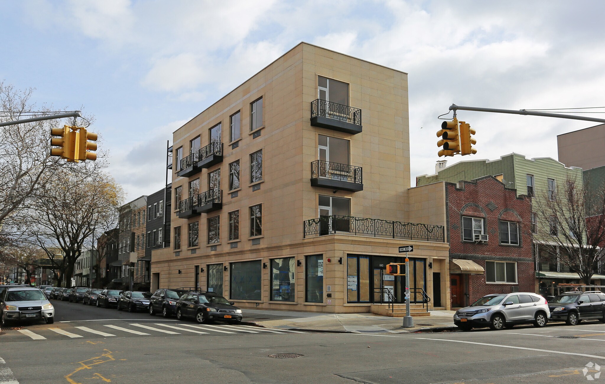 324 Graham Ave, Brooklyn, NY à vendre Photo de l’immeuble– Image 1 sur 19