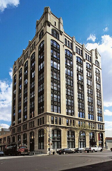 210 Eleventh Ave, New York, NY à louer - Photo de l’immeuble – Image 2 sur 2