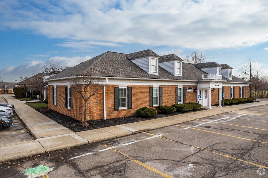 6555 Wilson Mills Rd, Mayfield Village, OH à louer - Photo de l’immeuble – Image 3 sur 18