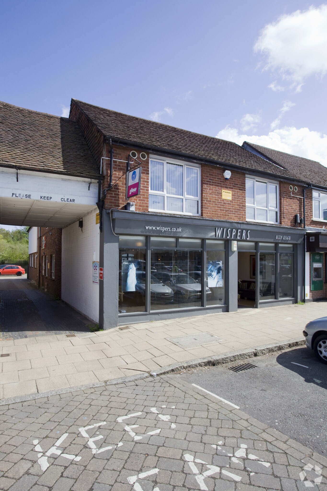 12A The Square, Wickham à louer Photo principale– Image 1 sur 3