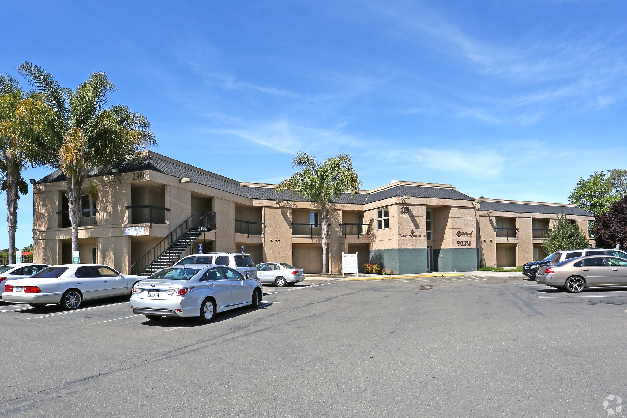 2389 W March Ln, Stockton, CA à louer Photo principale– Image 1 sur 6