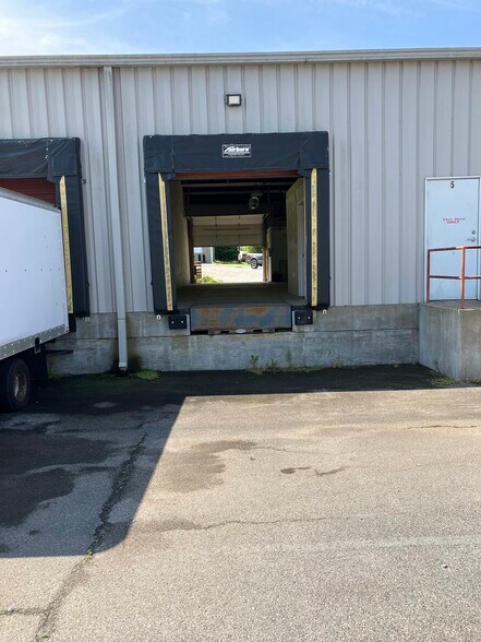 2043 Highway 70 W, Dickson, TN à louer - Photo principale – Image 1 sur 5