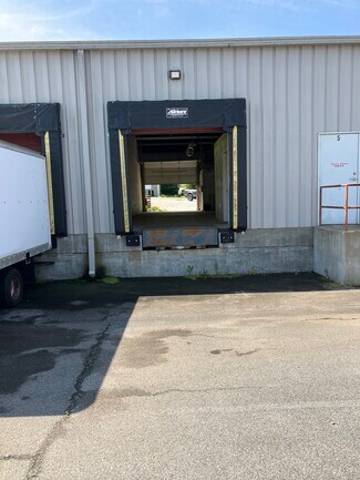 Plus de détails pour 2043 Highway 70 W, Dickson, TN - Local d'activités à louer