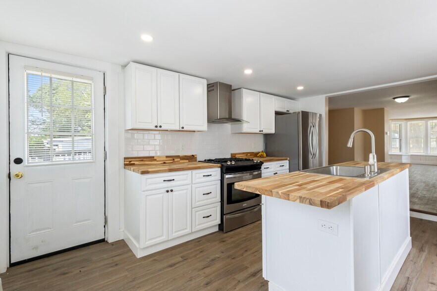 14 W Natick Rd, Warwick, RI à vendre - Photo de l’immeuble – Image 3 sur 29