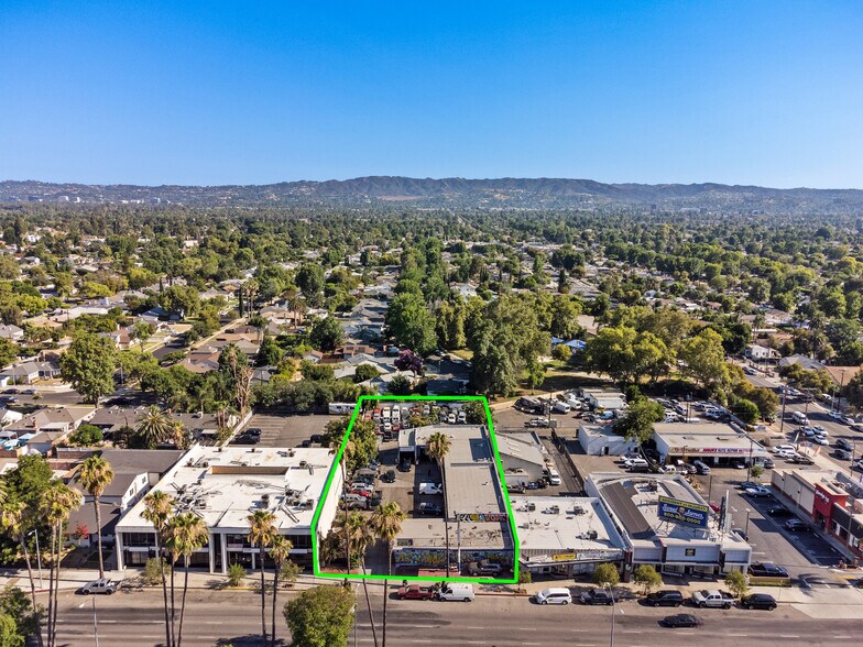 17630 Sherman Way, Van Nuys, CA à vendre - Photo de l’immeuble – Image 2 sur 8