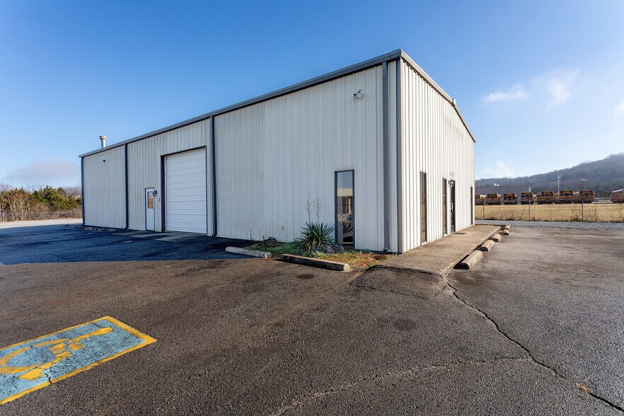 333 Maddox-simpson Pky, Lebanon, TN à louer - Photo principale – Image 1 sur 13