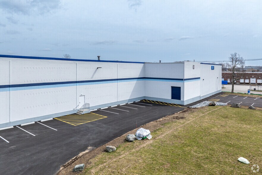 12 Industrial Way, Wilmington, MA à louer - Photo de l’immeuble – Image 2 sur 6