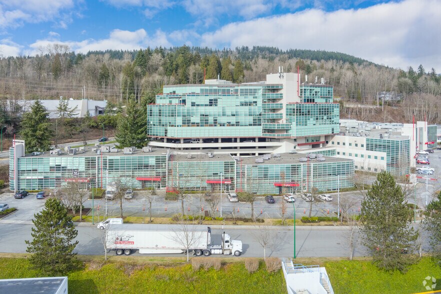 8525 Baxter Pl, Burnaby, BC à louer - Photo de l’immeuble – Image 2 sur 11