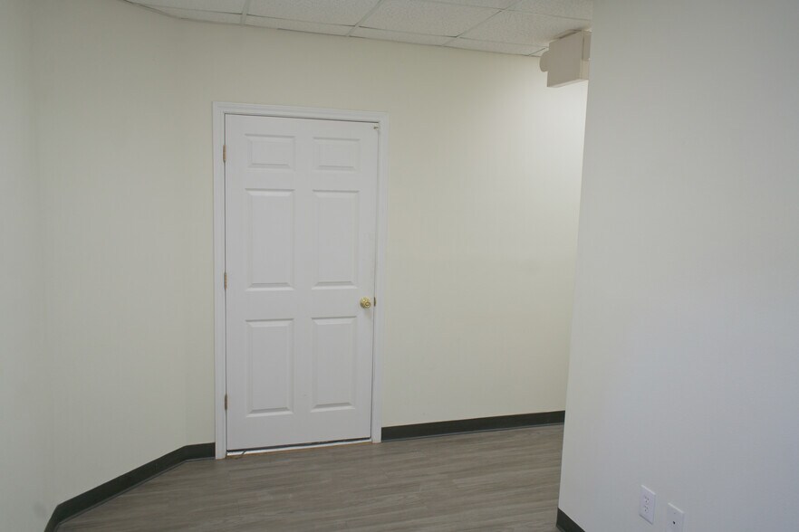 11200-B Cox Rd, Conroe, TX à louer - Photo de l’immeuble – Image 3 sur 7