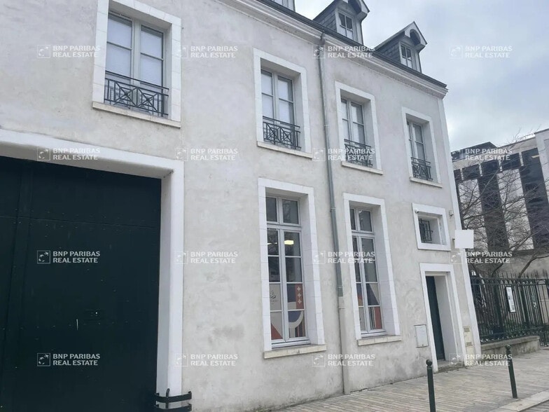 1 Bis Place Du Martroi, Orléans à louer - Photo de l’immeuble – Image 1 sur 4