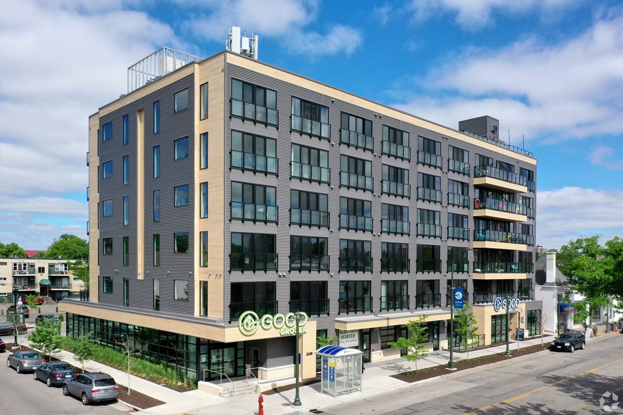 2640 Nicollet Ave, Minneapolis, MN à louer Photo de l’immeuble– Image 1 sur 19