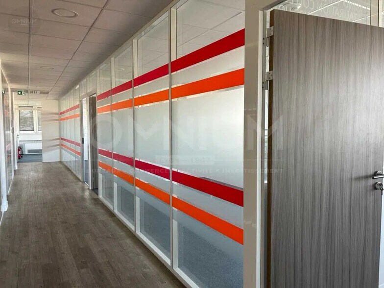 Local d’activités dans Bron à louer - Photo intérieure – Image 3 sur 7