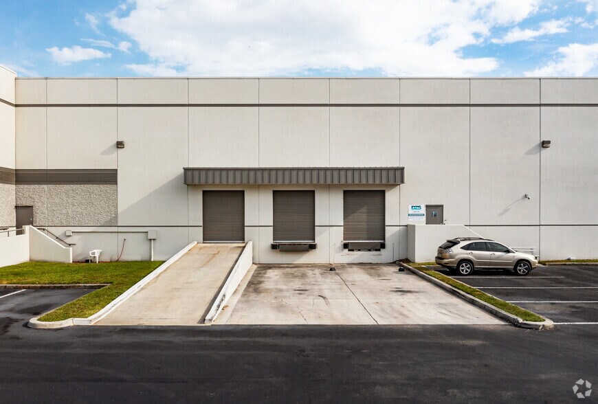 7340 Bryan Dairy Rd, Largo, FL à louer - Photo de l’immeuble – Image 3 sur 9