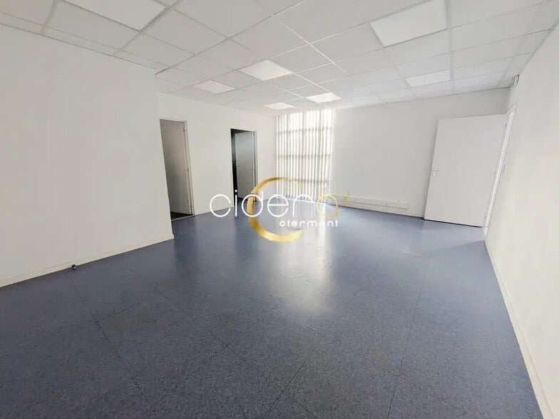 Bureau dans Clermont-Ferrand à louer - Photo de l’immeuble – Image 3 sur 5