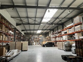 Plus de détails pour Local d’activités à vendre