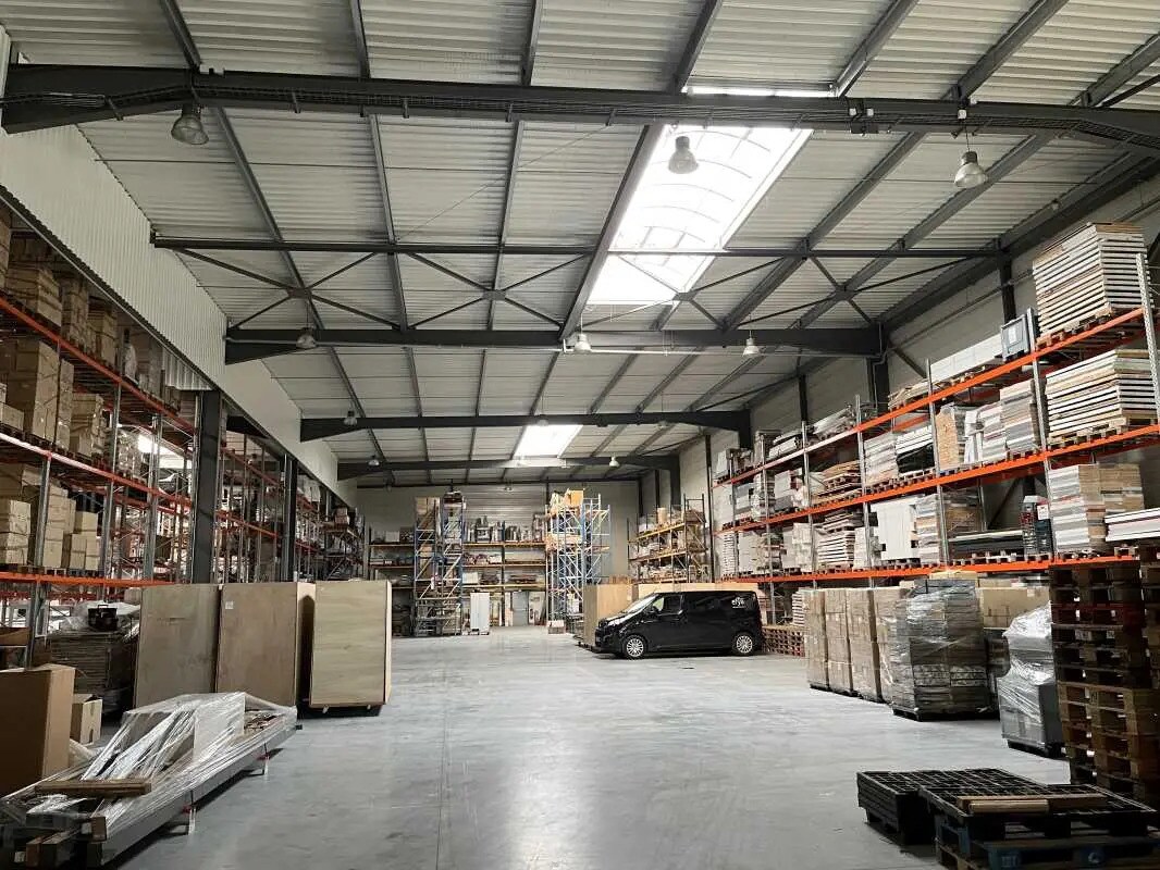 Local d'activités dans Blanquefort à vendre Photo de l’immeuble– Image 1 sur 6