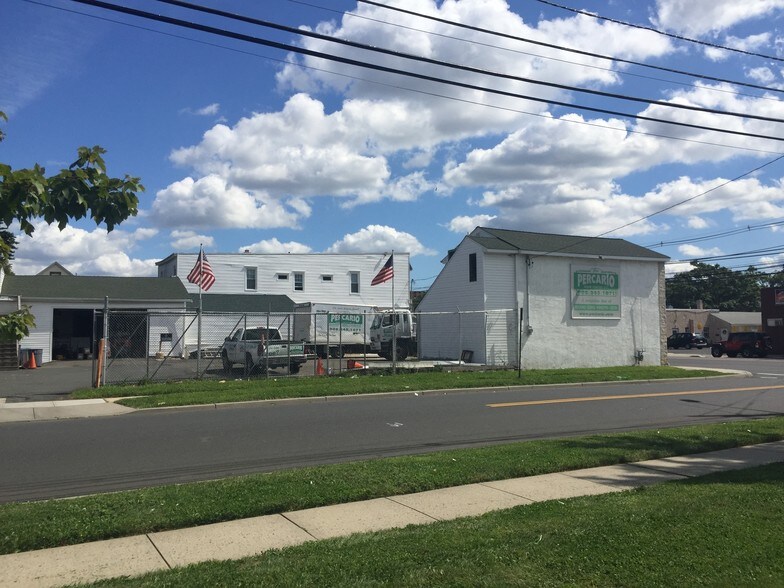 1251 Saint George Ave, Roselle, NJ à louer - Photo principale – Image 1 sur 7
