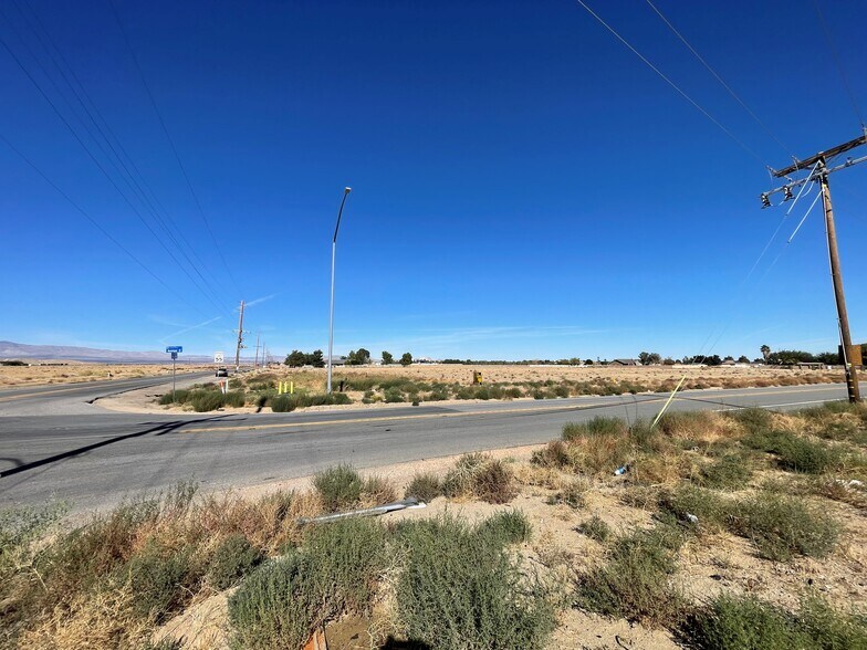 Ave. D (Hwy 138) Hwy, Lancaster, CA à vendre - Photo de l’immeuble – Image 2 sur 5